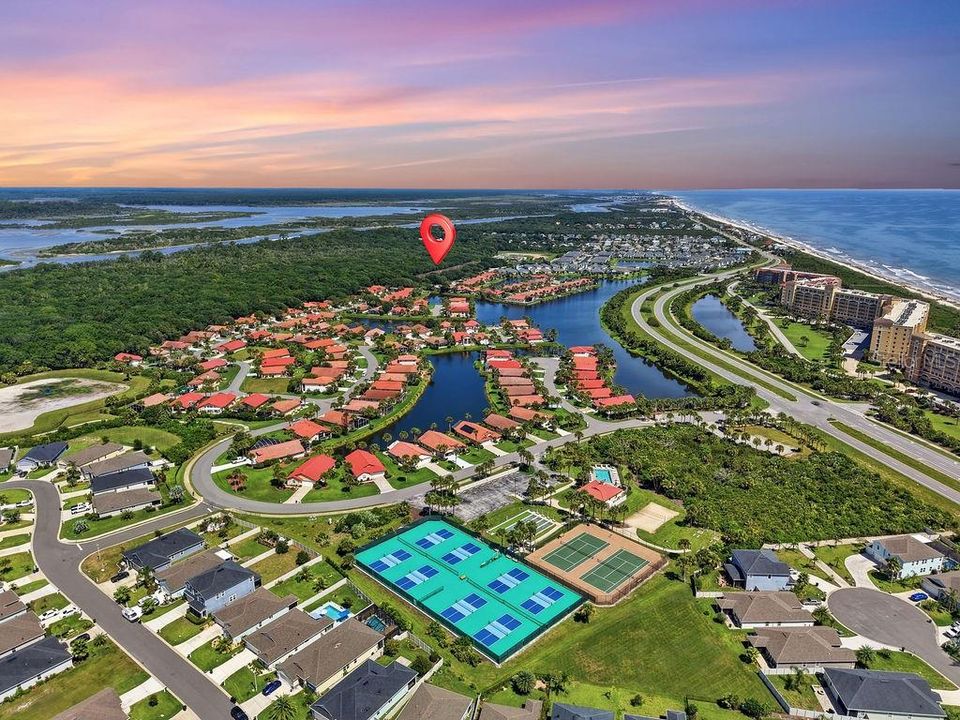 На продажу: $269,900 (2 спален, 2 ванн, 1113 Квадратных фут)