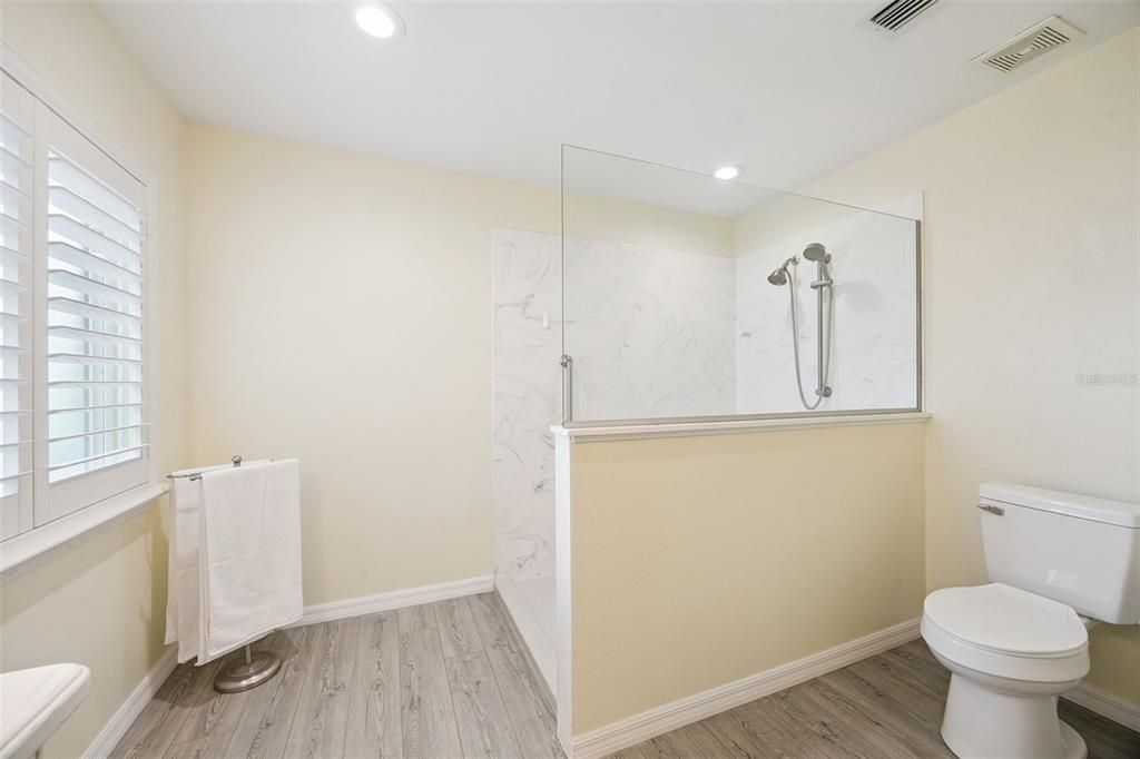 For Sale: $309,900 (3 beds, 2 baths, 1945 Square Feet)