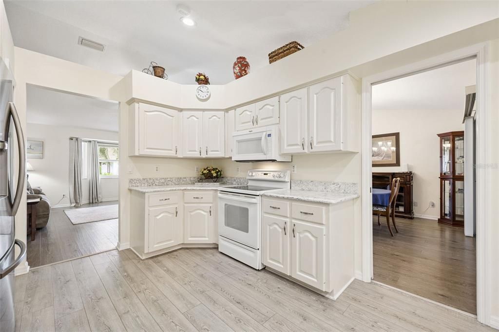 For Sale: $309,900 (3 beds, 2 baths, 1945 Square Feet)