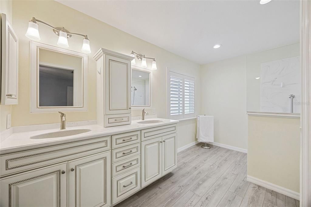 For Sale: $309,900 (3 beds, 2 baths, 1945 Square Feet)