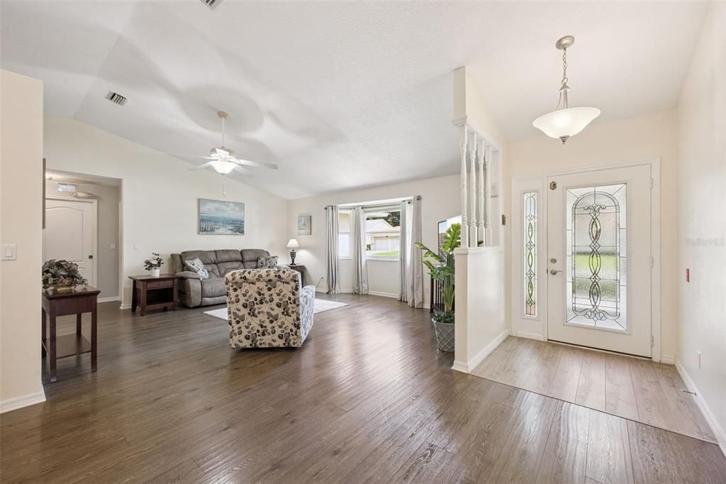 For Sale: $309,900 (3 beds, 2 baths, 1945 Square Feet)