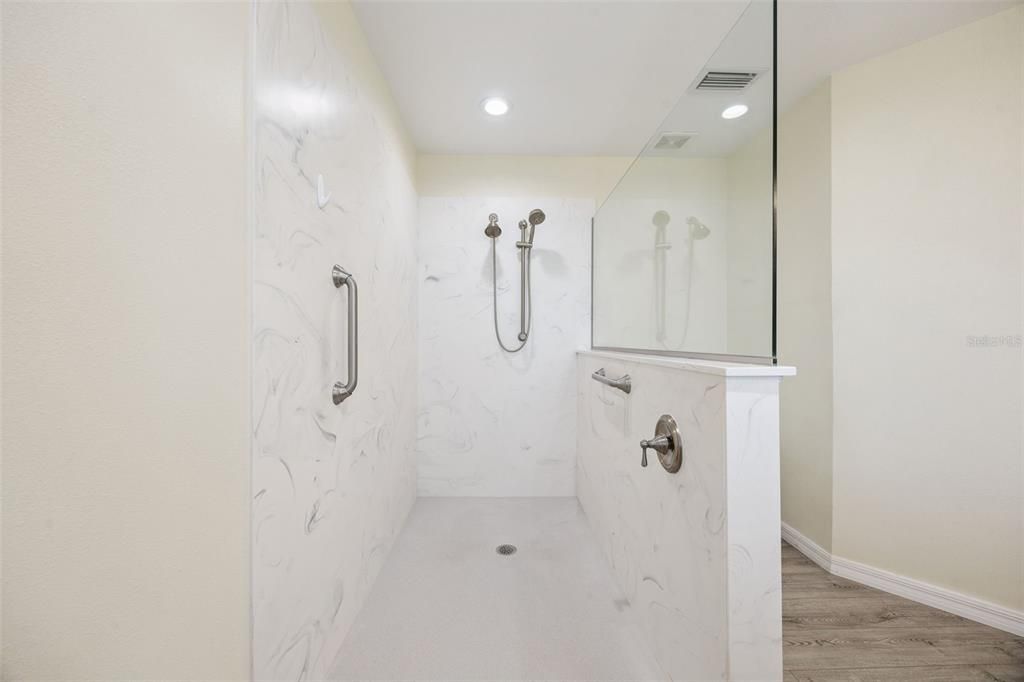 For Sale: $309,900 (3 beds, 2 baths, 1945 Square Feet)
