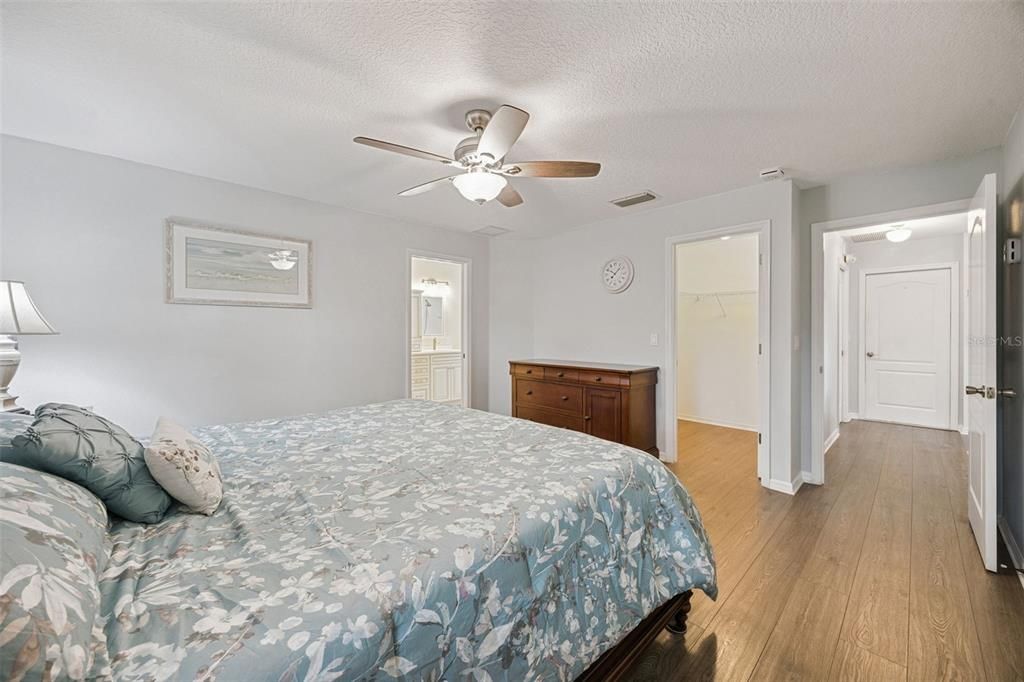 For Sale: $309,900 (3 beds, 2 baths, 1945 Square Feet)