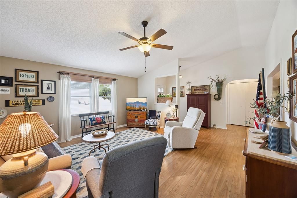 For Sale: $254,900 (2 beds, 2 baths, 1548 Square Feet)