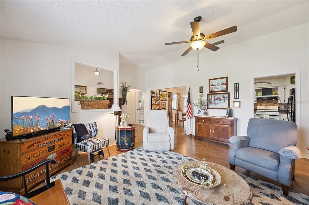 For Sale: $254,900 (2 beds, 2 baths, 1548 Square Feet)