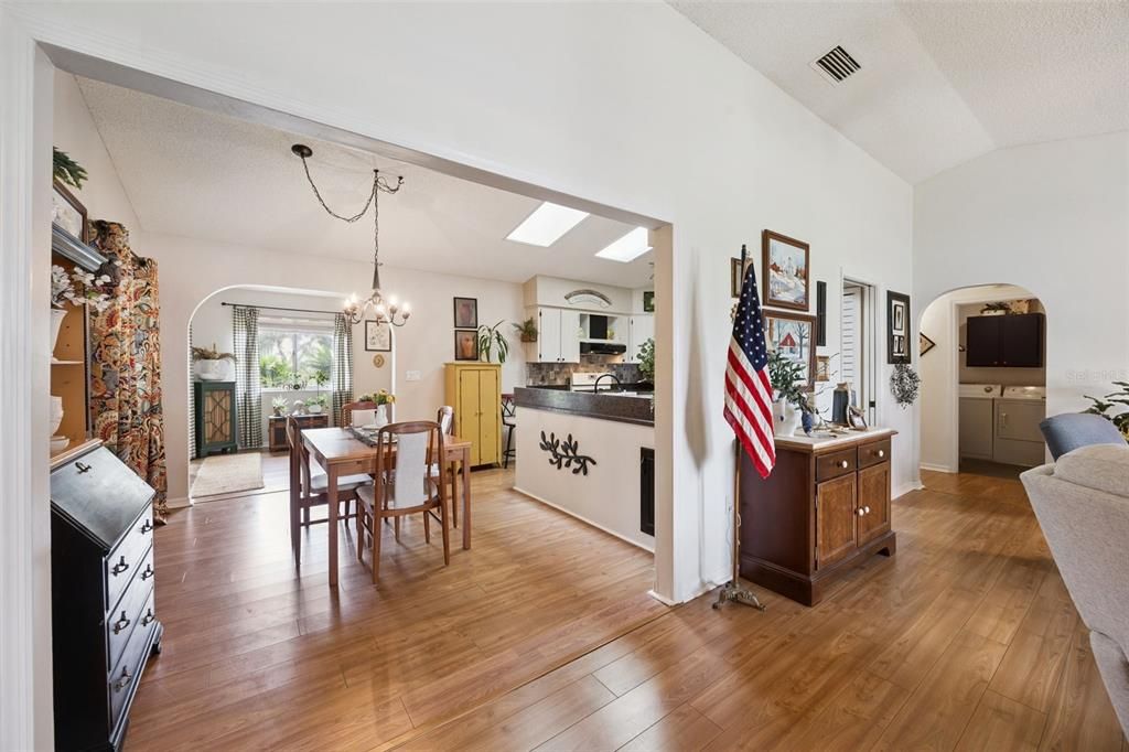 For Sale: $254,900 (2 beds, 2 baths, 1548 Square Feet)