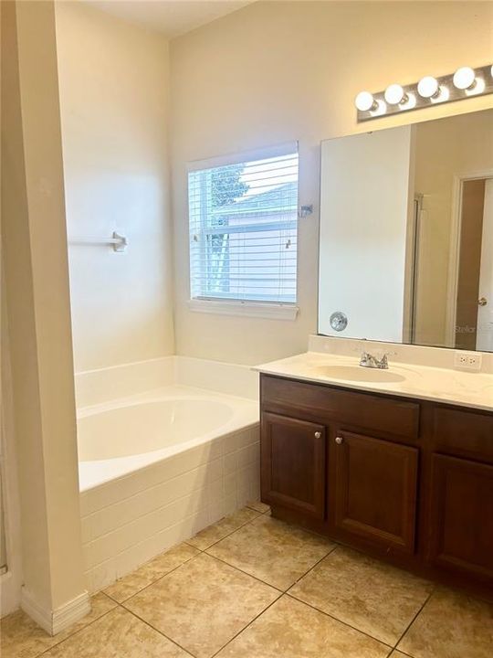 For Sale: $379,900 (3 beds, 2 baths, 1596 Square Feet)