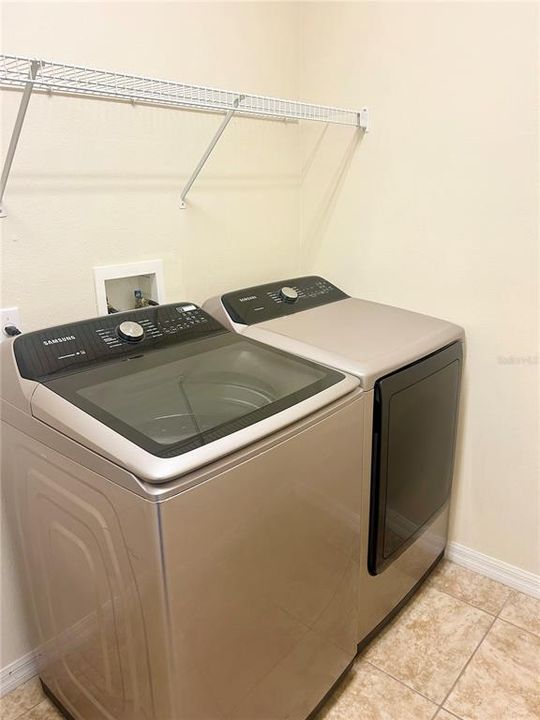 For Sale: $379,900 (3 beds, 2 baths, 1596 Square Feet)