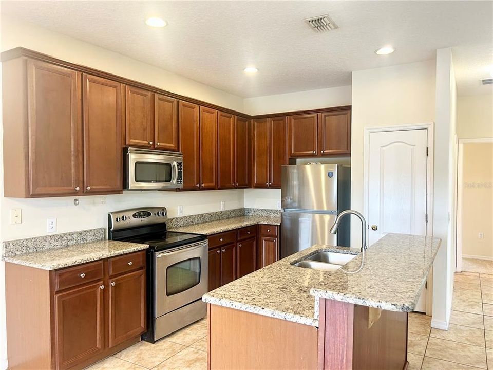 For Sale: $379,900 (3 beds, 2 baths, 1596 Square Feet)