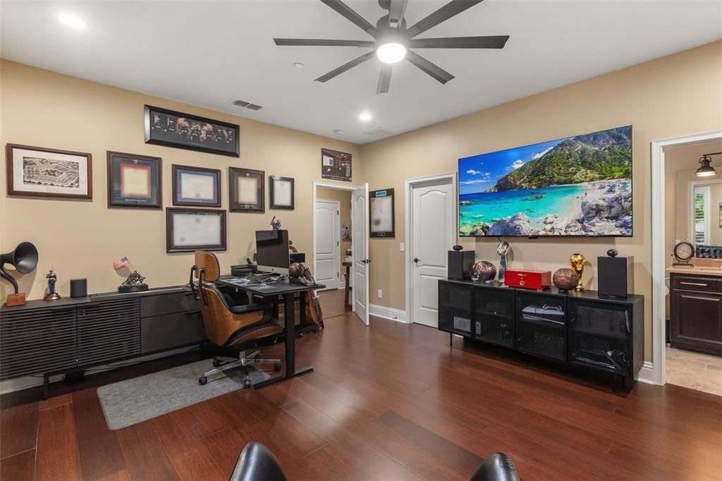For Sale: $545,000 (4 beds, 3 baths, 2499 Square Feet)