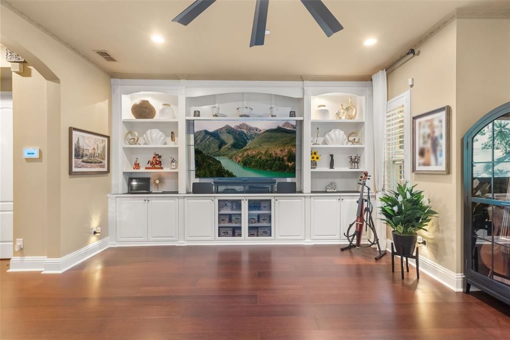 For Sale: $545,000 (4 beds, 3 baths, 2499 Square Feet)