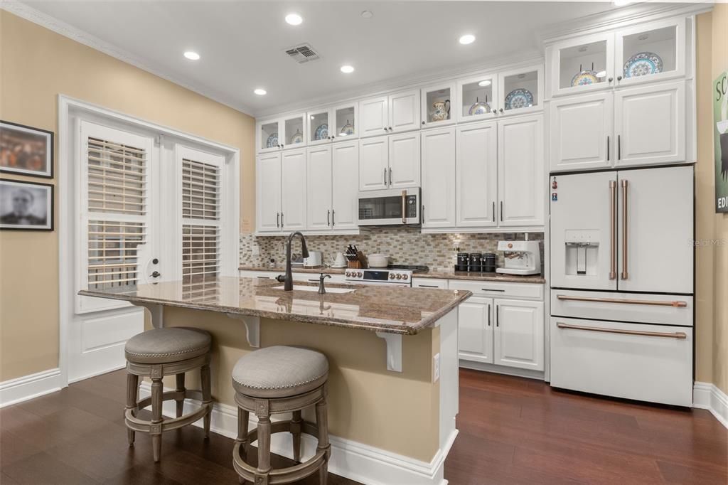 For Sale: $545,000 (4 beds, 3 baths, 2499 Square Feet)
