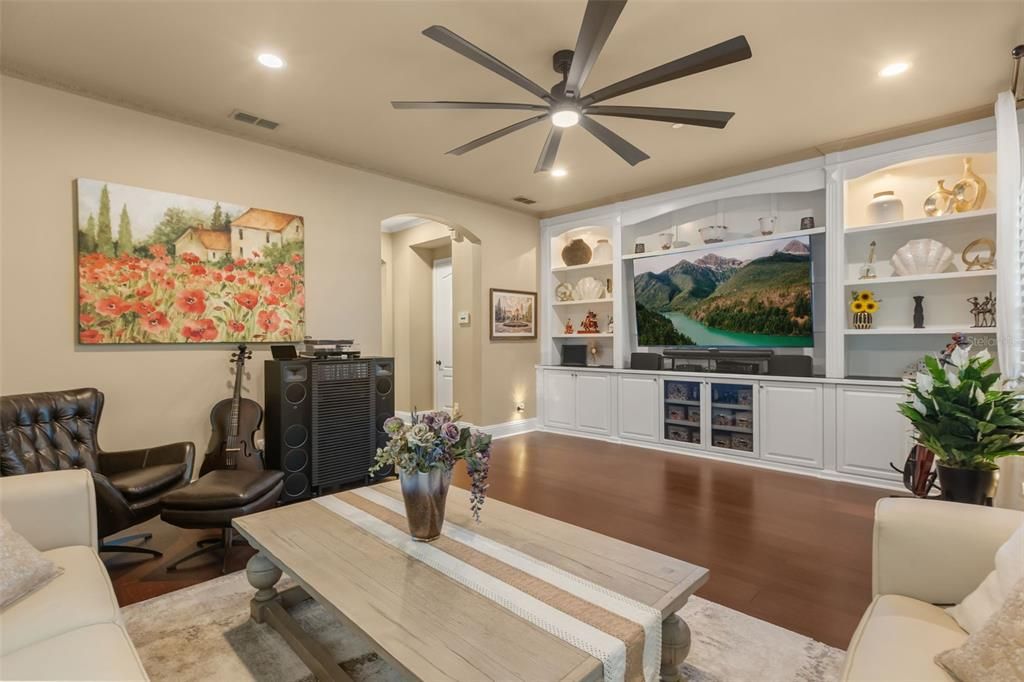 For Sale: $545,000 (4 beds, 3 baths, 2499 Square Feet)