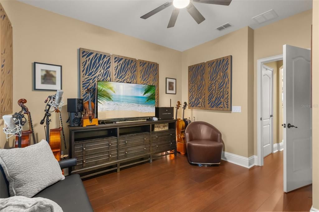 For Sale: $545,000 (4 beds, 3 baths, 2499 Square Feet)