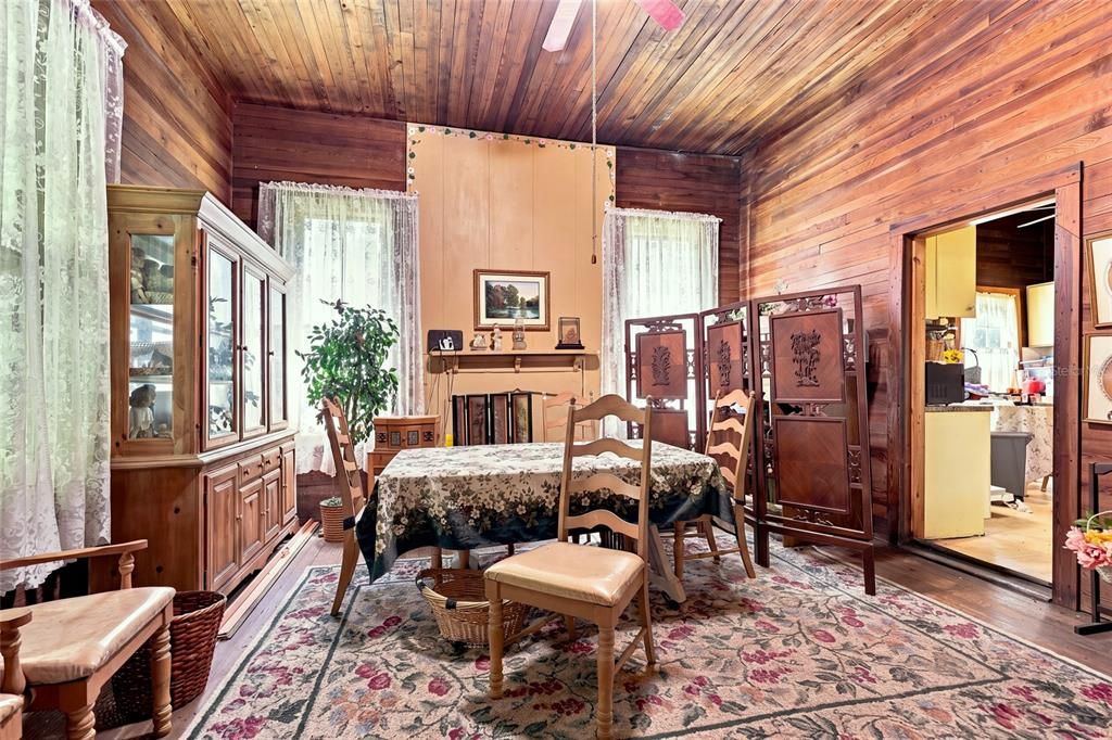 For Sale: $260,000 (3 beds, 1 baths, 1416 Square Feet)