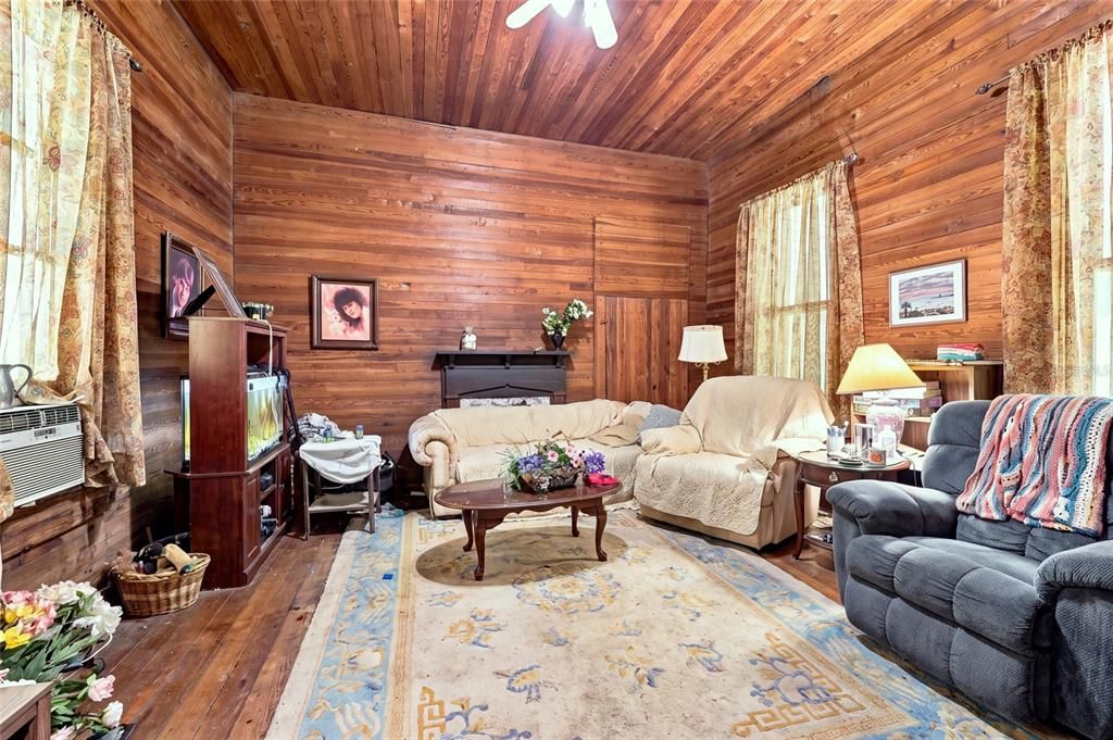 For Sale: $260,000 (3 beds, 1 baths, 1416 Square Feet)