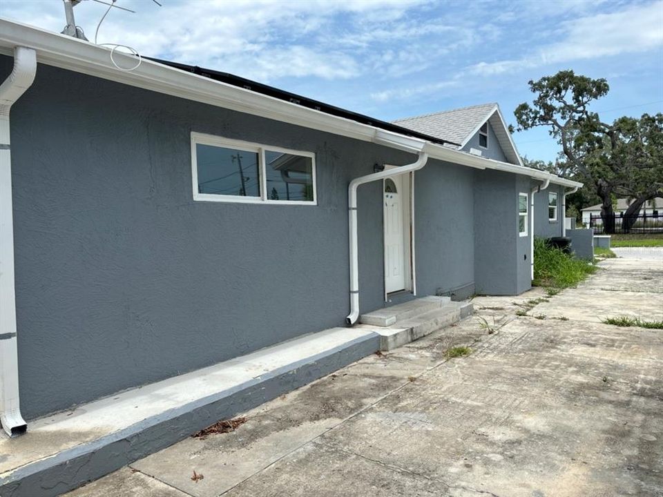 For Sale: $300,000 (2 beds, 2 baths, 1500 Square Feet)