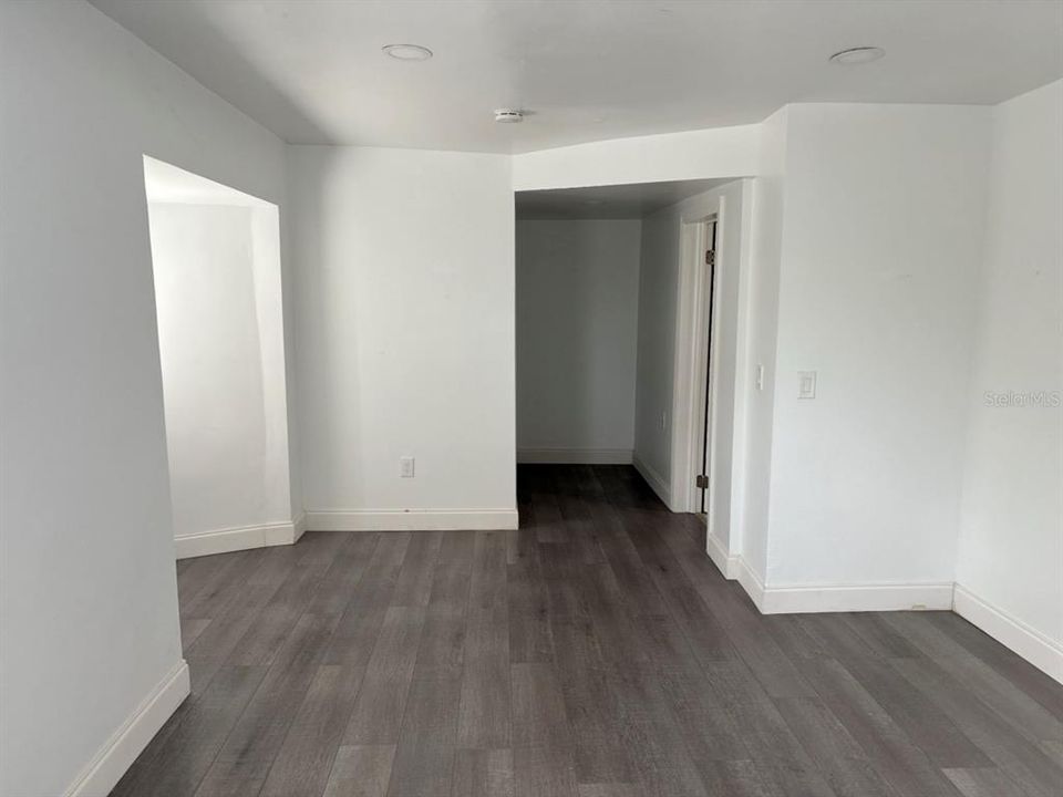 For Sale: $300,000 (2 beds, 2 baths, 1500 Square Feet)