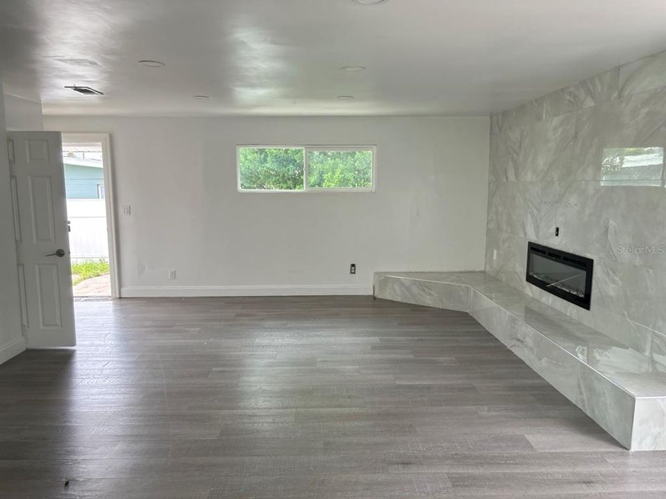 For Sale: $300,000 (2 beds, 2 baths, 1500 Square Feet)