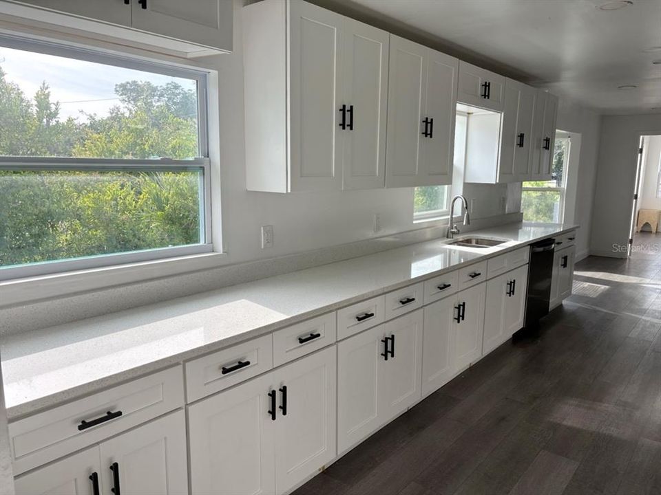 For Sale: $300,000 (2 beds, 2 baths, 1500 Square Feet)