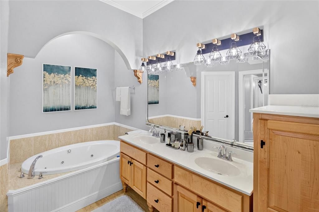 For Sale: $679,000 (4 beds, 3 baths, 2592 Square Feet)