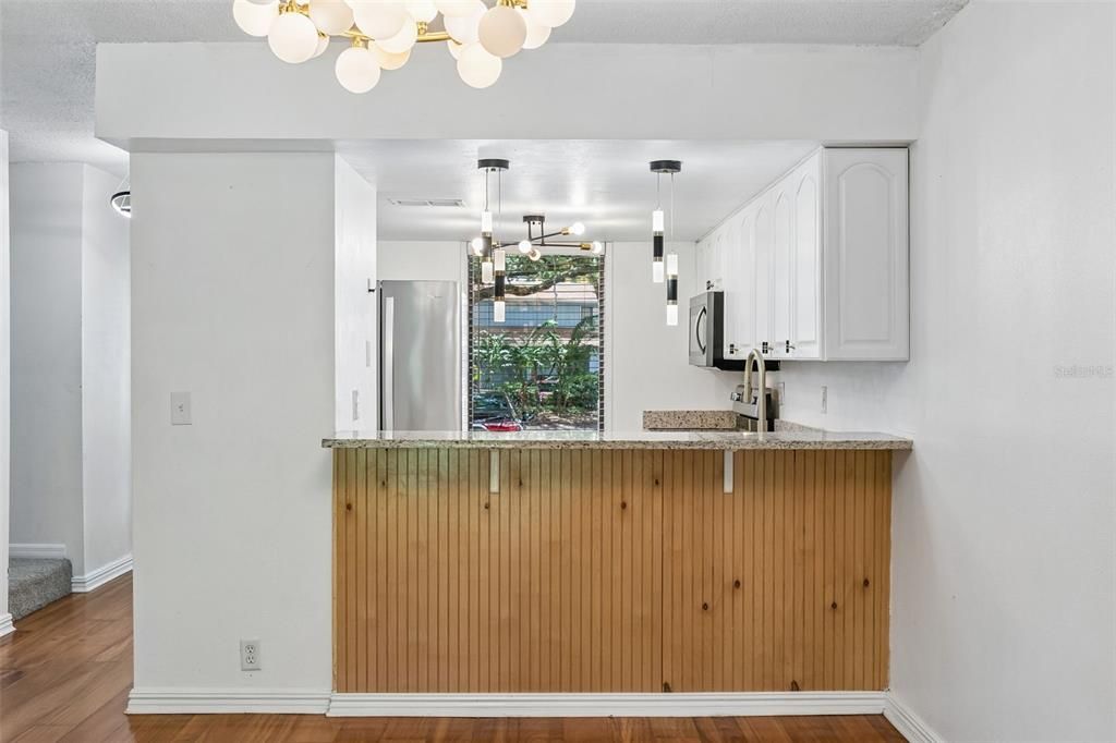 For Sale: $179,900 (2 beds, 1 baths, 1080 Square Feet)