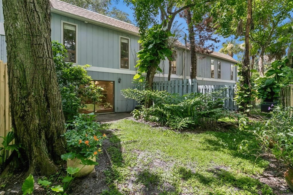 For Sale: $179,900 (2 beds, 1 baths, 1080 Square Feet)