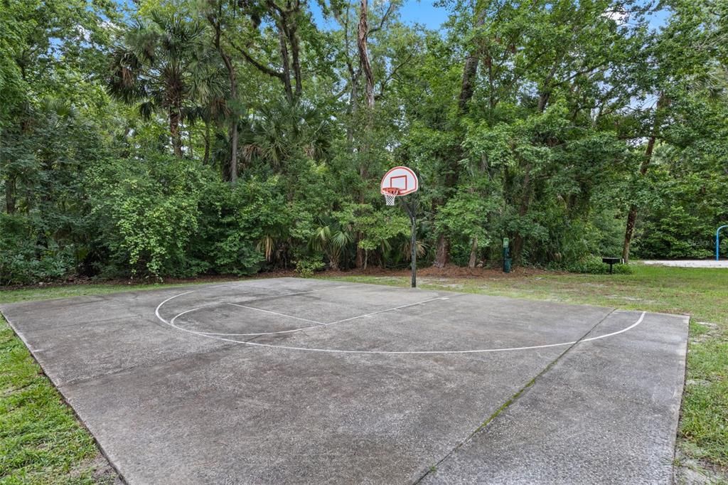 For Sale: $179,900 (2 beds, 1 baths, 1080 Square Feet)
