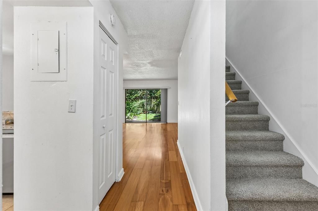 For Sale: $179,900 (2 beds, 1 baths, 1080 Square Feet)