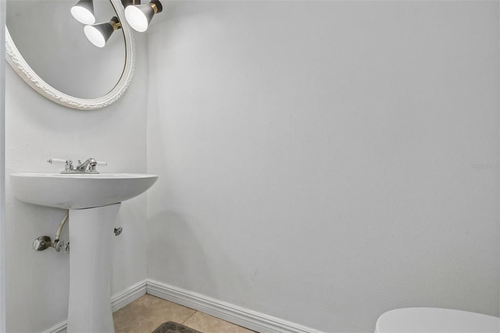 For Sale: $179,900 (2 beds, 1 baths, 1080 Square Feet)
