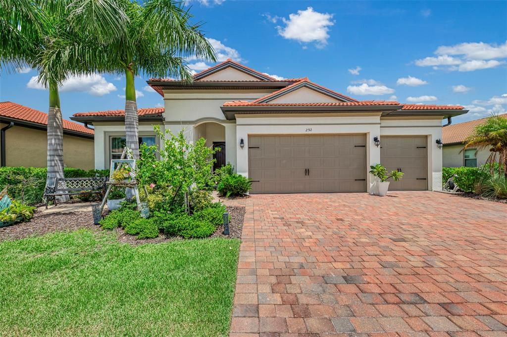 For Sale: $968,400 (3 beds, 3 baths, 2611 Square Feet)