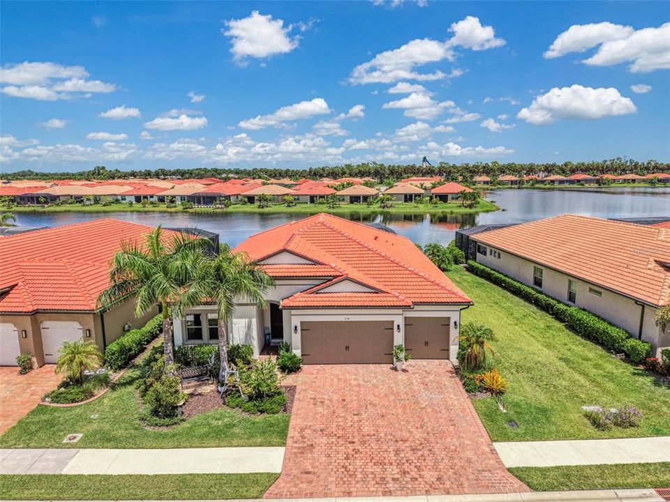 For Sale: $968,400 (3 beds, 3 baths, 2611 Square Feet)