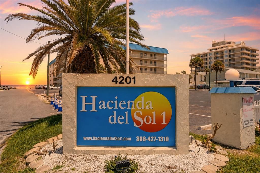 For Sale: $449,999 (2 beds, 2 baths, 1015 Square Feet)
