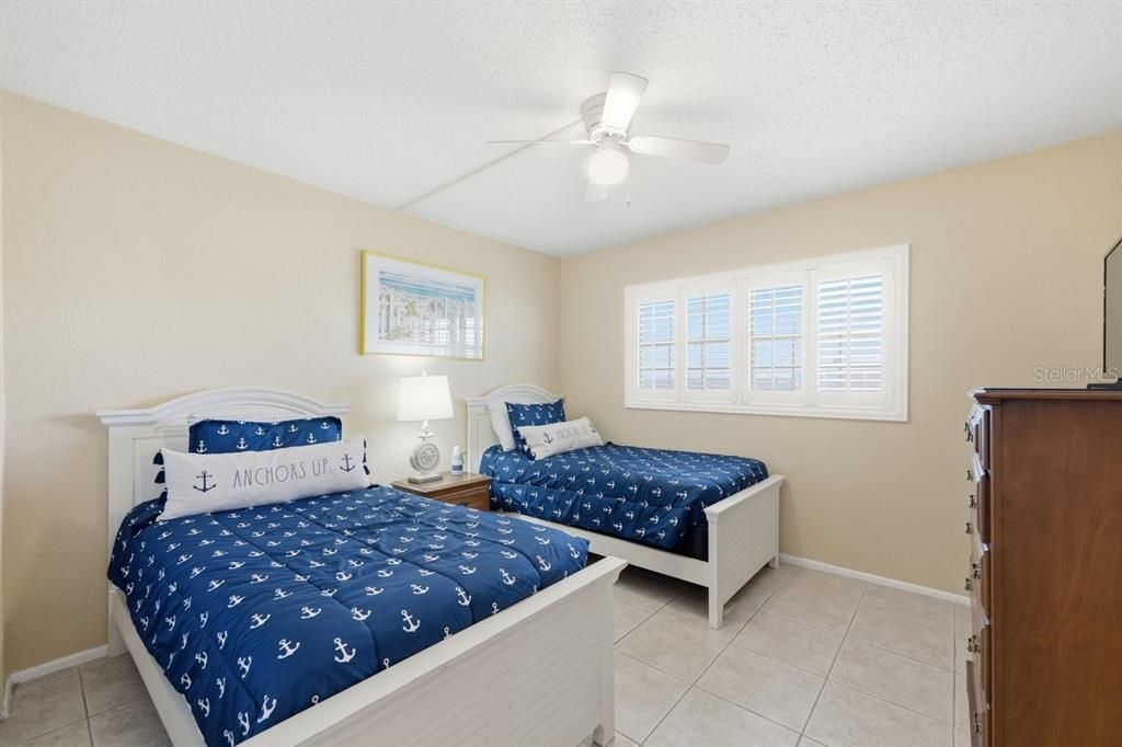For Sale: $449,999 (2 beds, 2 baths, 1015 Square Feet)