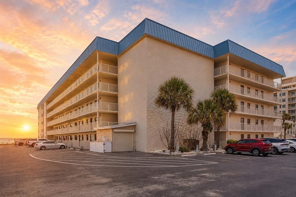 For Sale: $449,999 (2 beds, 2 baths, 1015 Square Feet)