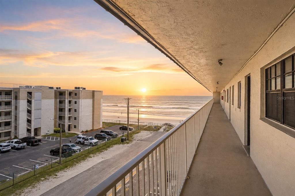 For Sale: $449,999 (2 beds, 2 baths, 1015 Square Feet)