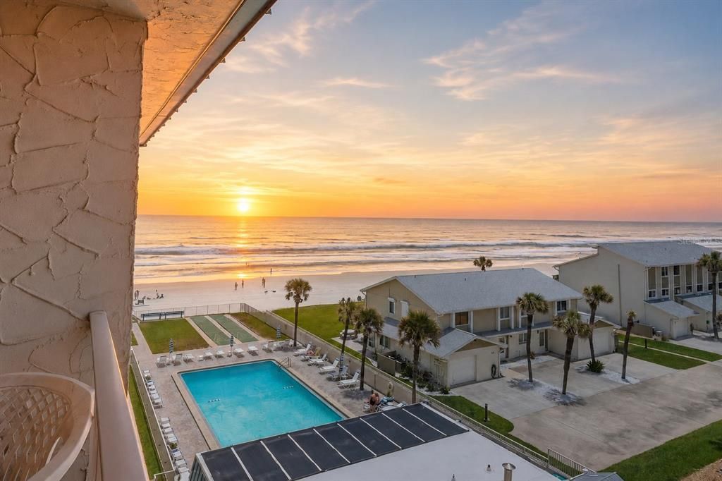 For Sale: $449,999 (2 beds, 2 baths, 1015 Square Feet)