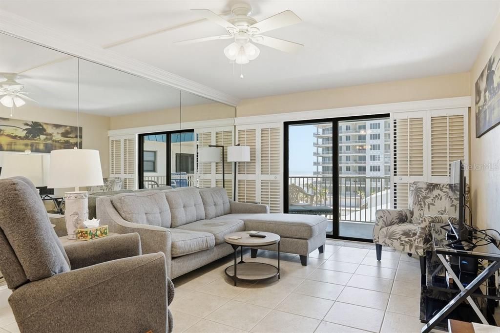 For Sale: $449,999 (2 beds, 2 baths, 1015 Square Feet)