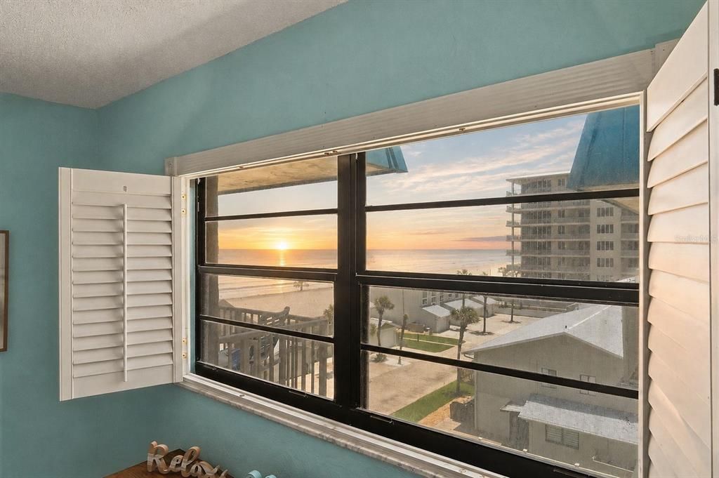 For Sale: $449,999 (2 beds, 2 baths, 1015 Square Feet)