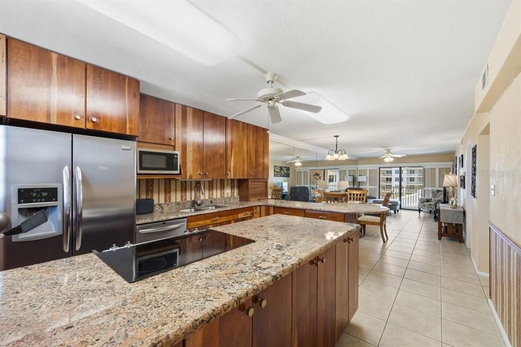For Sale: $449,999 (2 beds, 2 baths, 1015 Square Feet)
