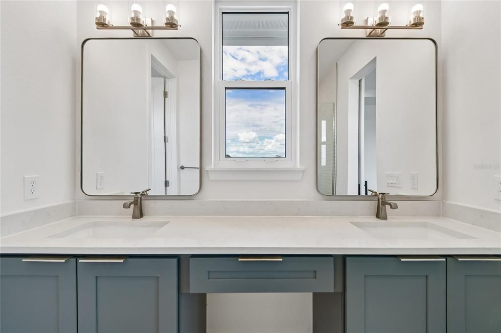 For Sale: $699,900 (3 beds, 3 baths, 2294 Square Feet)