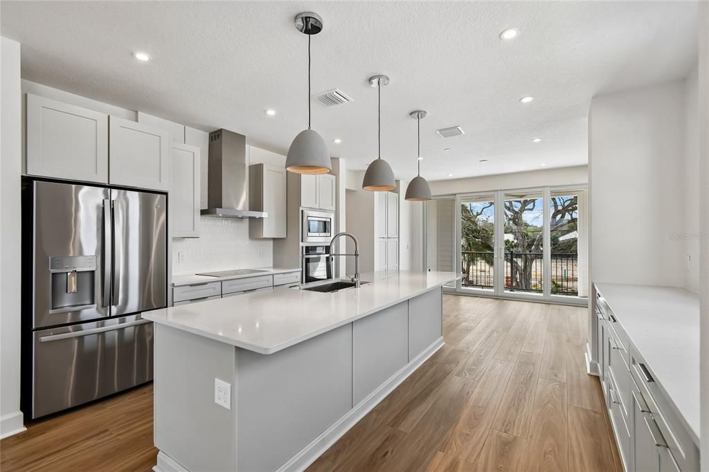 For Sale: $699,900 (3 beds, 3 baths, 2294 Square Feet)