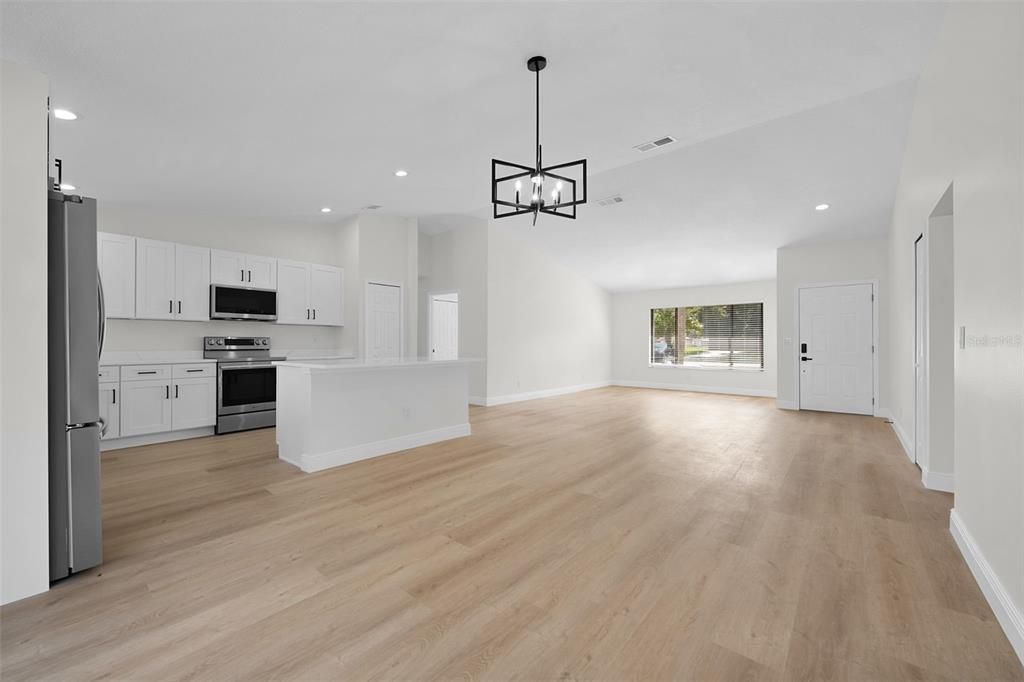 For Sale: $499,999 (4 beds, 2 baths, 1770 Square Feet)