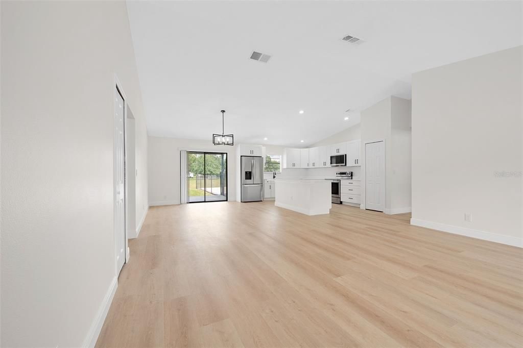 For Sale: $499,999 (4 beds, 2 baths, 1770 Square Feet)