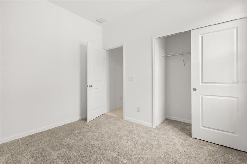 На продажу: $355,000 (3 спален, 2 ванн, 1404 Квадратных фут)