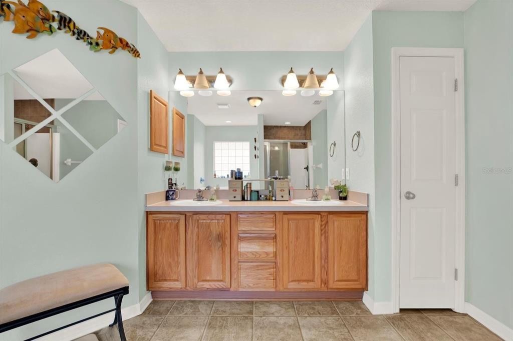 For Sale: $413,000 (4 beds, 2 baths, 2546 Square Feet)