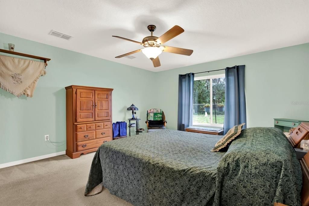 For Sale: $413,000 (4 beds, 2 baths, 2546 Square Feet)