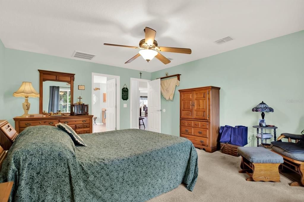 For Sale: $413,000 (4 beds, 2 baths, 2546 Square Feet)