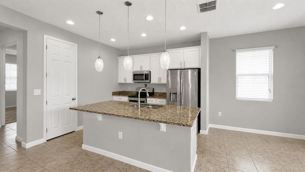 For Rent: $2,300 (4 beds, 2 baths, 2056 Square Feet)