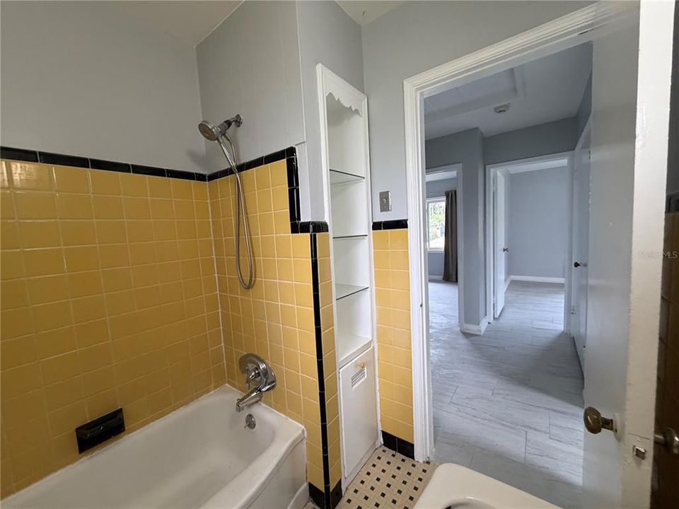For Rent: $2,295 (3 beds, 1 baths, 1321 Square Feet)